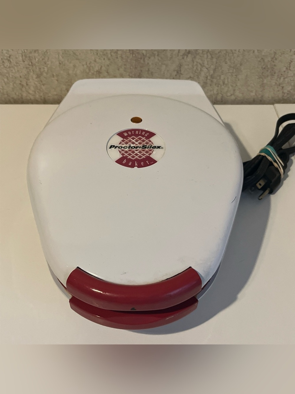 Proctor Silex Morning Baker White and Red waffle Maker 26400 works EUC